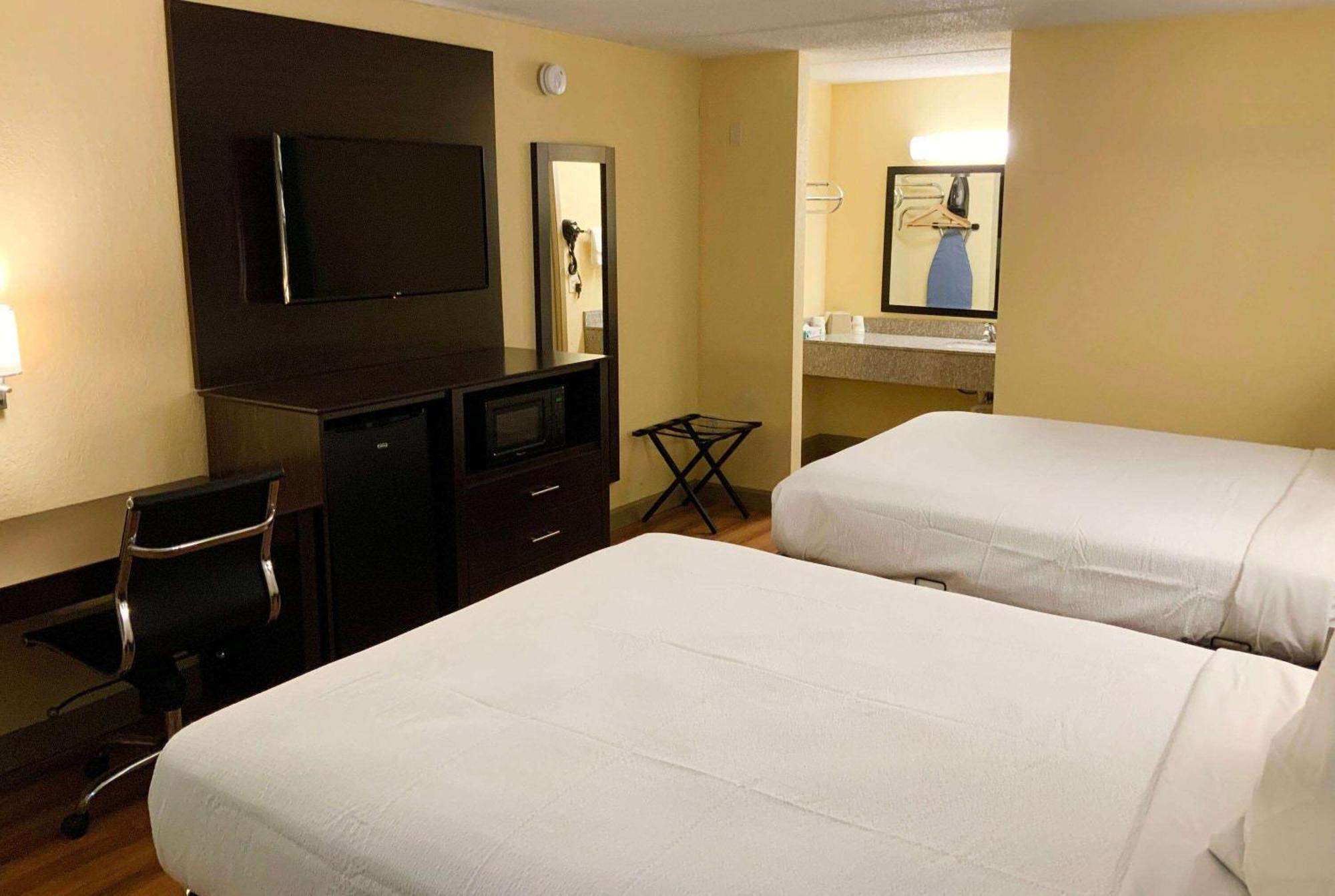 Days Inn By Wyndham Troy Il מראה חיצוני תמונה