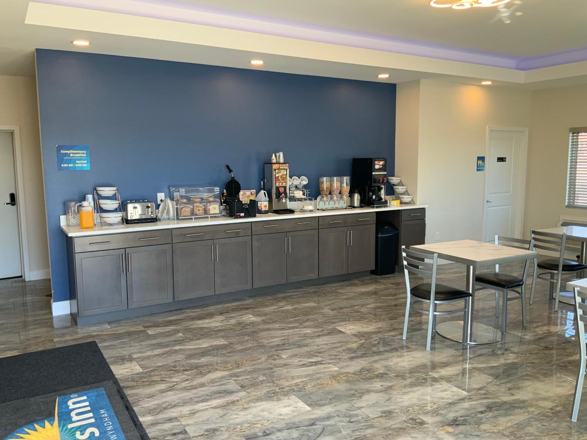 Days Inn By Wyndham Troy Il מראה חיצוני תמונה